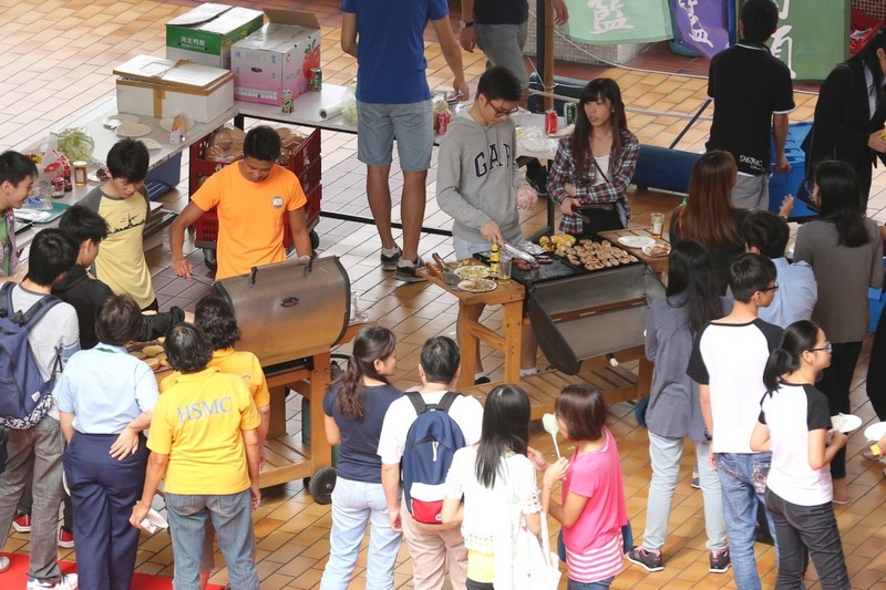 A variety of activities were arranged on the Information Day, including student performances, game booths, BBQ carnival, etc.