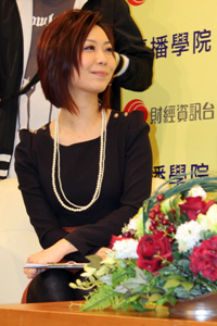 有線電視財經資訊台首席記者黃曉嵐小姐擔任嘉賓主持
