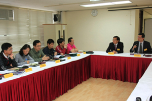 A Shenzhen high school delegation paid a visit to HSMC