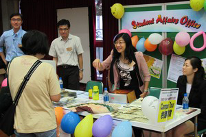 SAO counter staff addressed the enquiries from the guests patiently