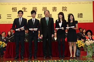 A group photo of Mr. Tsang and 31st HSSC graduates