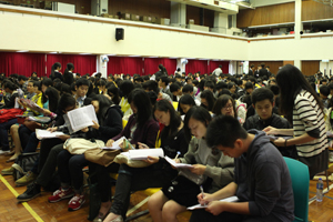 Students attended seminars at the School Hall. 