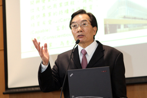 President Dr Chui Hong Sheung introduced HSMC Campus to the visitors.