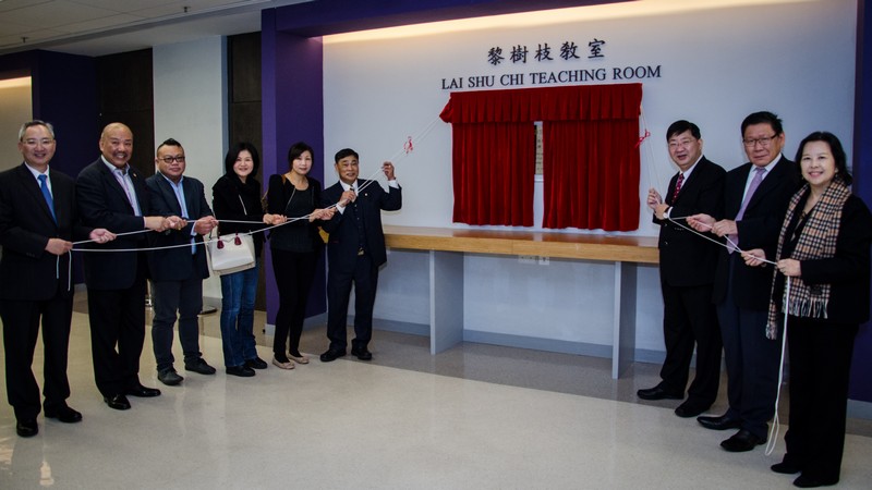 Officiating guests at the unveiling ceremony: (from left) Mr Ernest Yuen,  Dr Anthony Wong, Mr & Mrs Tony Lai, Mr & Mrs Lai Shu Chu, President Simon Ho, Professor Gilbert Fong and Dr Karen Chan