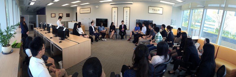 Mr Lau Ming Wai exchanged ideas on various topics with over 30 HSMC students from various disciplines