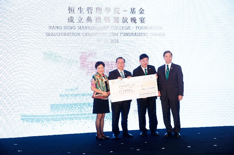 Dr Ho Cheuk Fai presented a cheque to HSMC