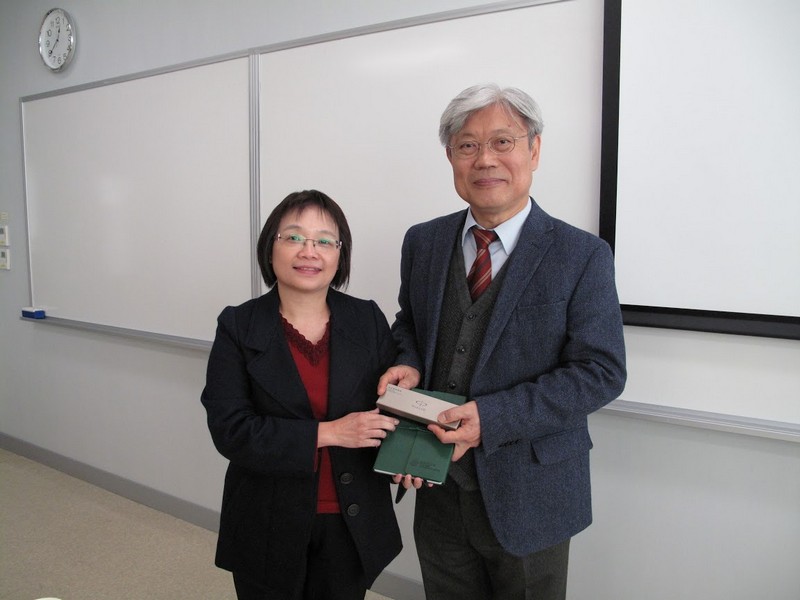 Gift presentation by the Department Head of Accountancy, Dr Brossa Wong