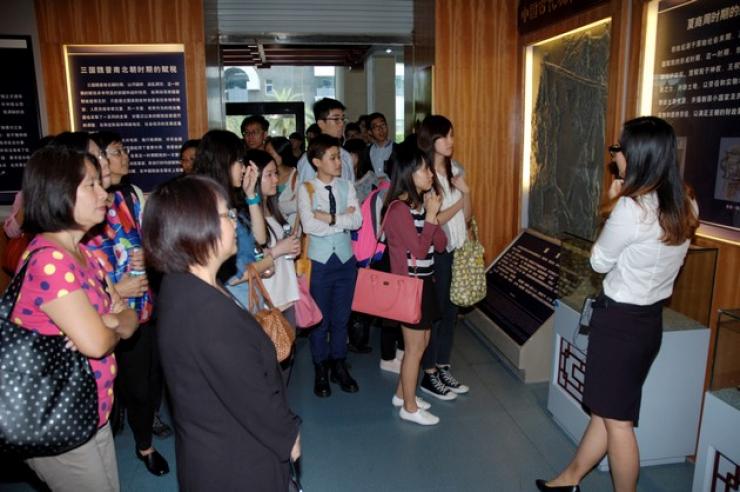 The museum guide (right) introduced the Chinese tax history