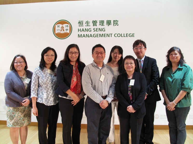 A group photo of the two guest speakers and the academic staffs of Department of Accountancy