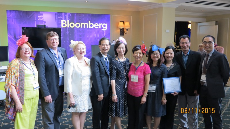 Dr Pauline WONG with other guests at the conference