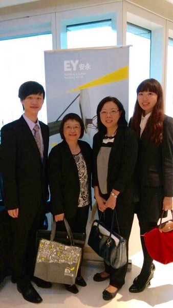 A group photo of finalists, our department head and our associate head. (From left to right) Tam Hing Pong Kelvin (BBA-4), Dr Brossa Wong, Ms Betty Kwok and Lui Sze Wa (BBA-4)