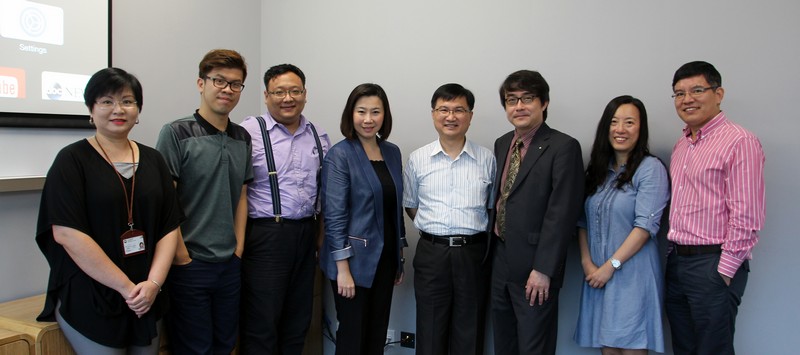 Group photo of Dr Lin and professors from the School of Communication