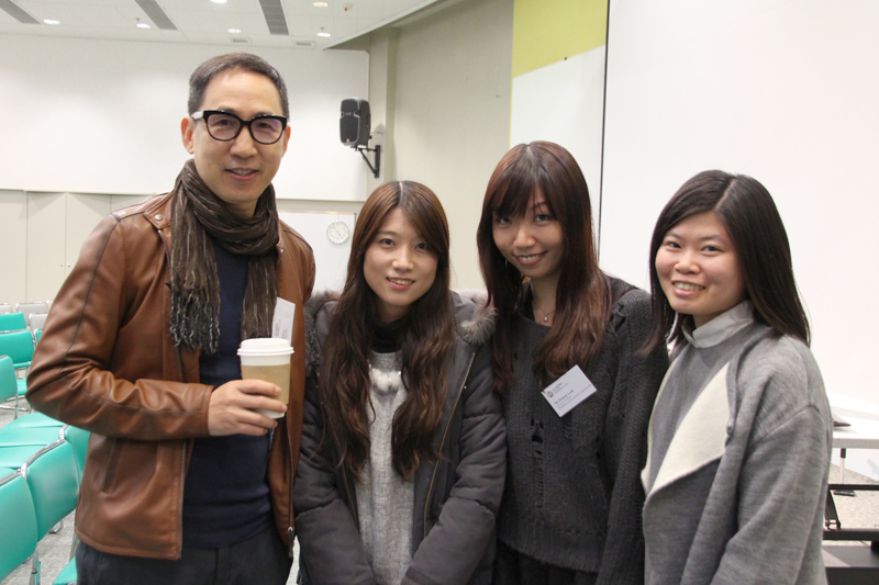 Group photo of Mr Cheung and the administrative staff of the School of Communication