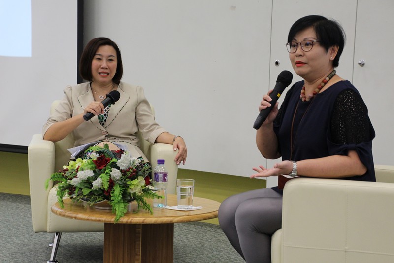 Professor Scarlet Tso (left) and Ms Glacial Cheng (right) participated in sharing session