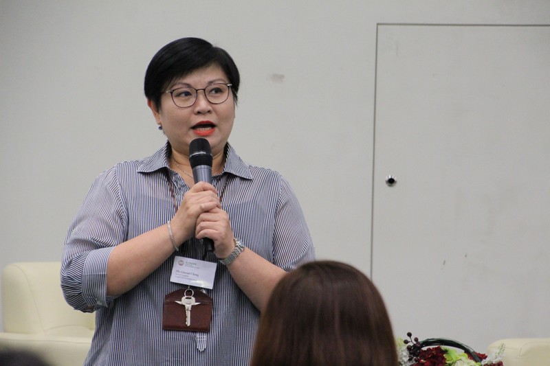 Ms Glacial Cheng, Senior Lecturer of the School of Communication, was the MC of the SCOM Dean’s Talk