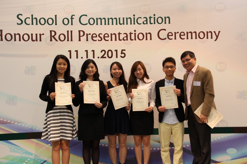 Dr Howard Song presented certificates to participants of 2014/15 Anchoring Workshop