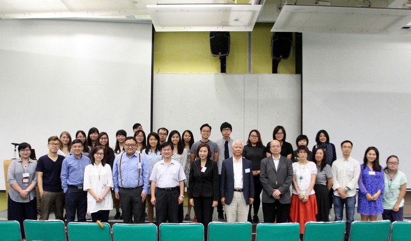 Group photo of professors and students of the School of Communication