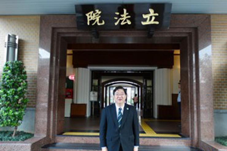 何校長拜會立法院