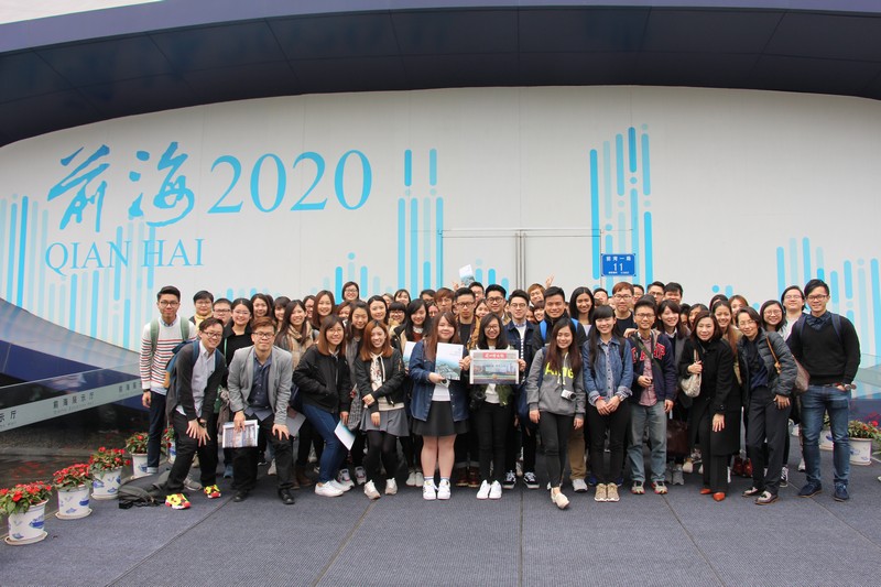 Group photo in front of the Qianhai Exhibition Hall