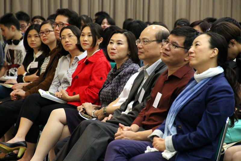 Professors and lecturers of the School of Communication focused on the talk