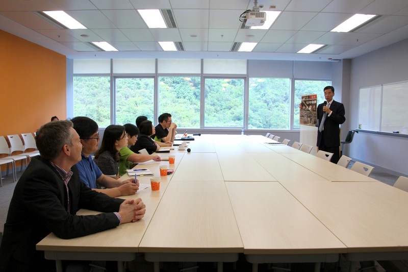 Mr Kwan Chuk Fai shared public relations techniques with current affairs