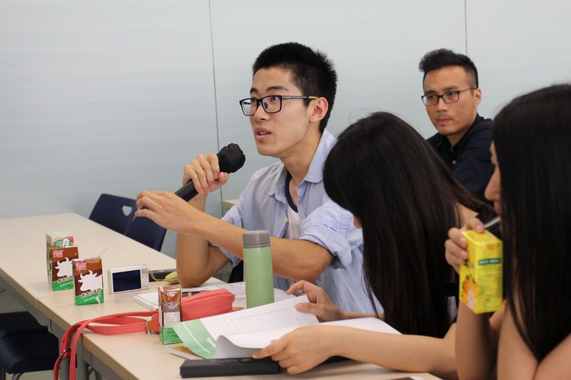 Professors and students from the School of Communication discussed and shared knowledge of journalism with Sichuan students enthusiastically