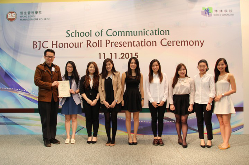 Dr Chan presented certificates to participants of 2014/15 Corporate Communication Workshop