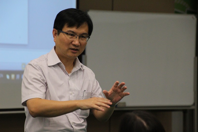 Mr James Chang, Associate Dean of School of Communication, suggested students seeking advices from their personal tutors