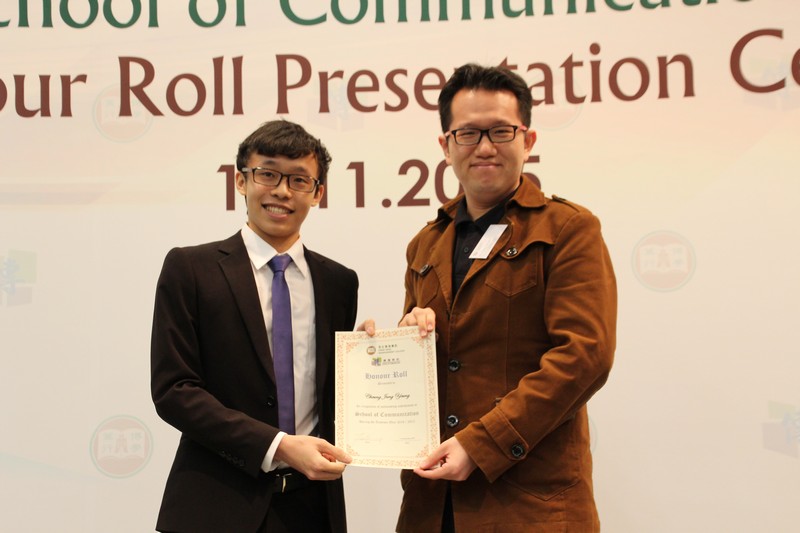 Dr Chan Chit Kit presented the honour roll to Year 1 students (2014/15) with outstanding academic performance