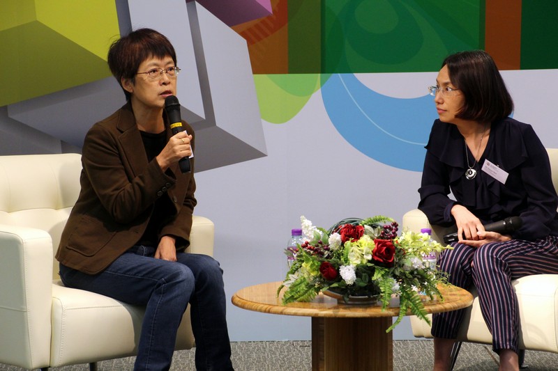 Chit-chat session by Director Tammy Cheung (left) and Ms Sharon Chen (right)