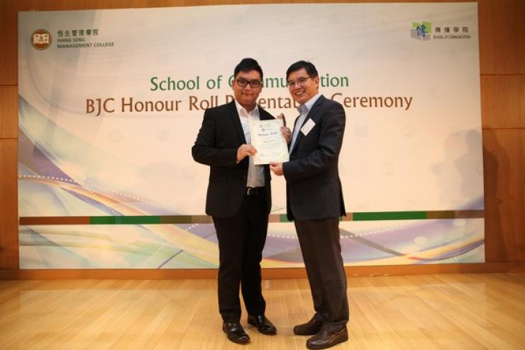 Dr Howard Song presented the honour roll to Year 1 students (2013/14) with outstanding academic performance