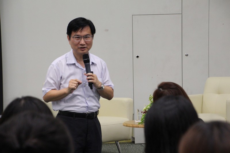 Associate Dean James Chang reminded students to fulfill all exit requirements before graduation