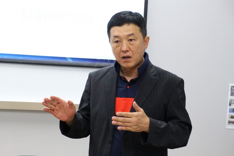 Professor Kim as the guest speaker of the salon