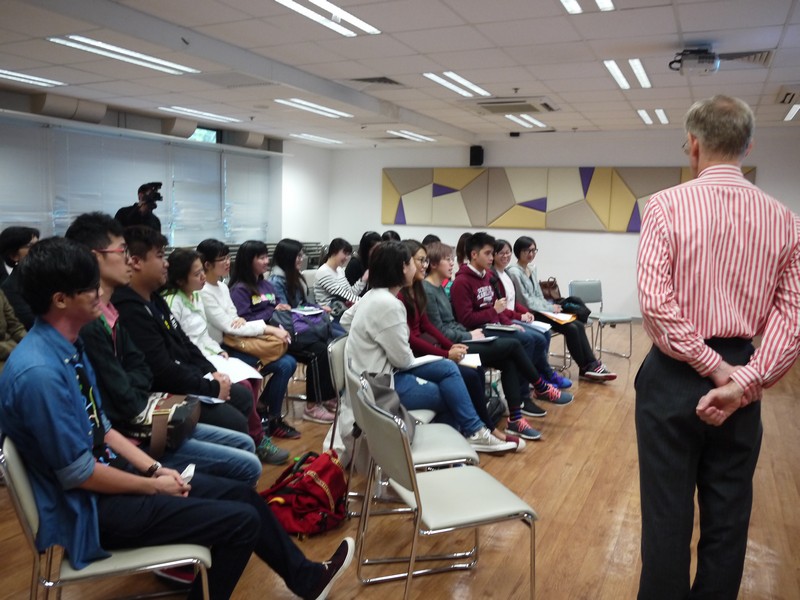 Mrs Julia Wen gave students a talk on poetry