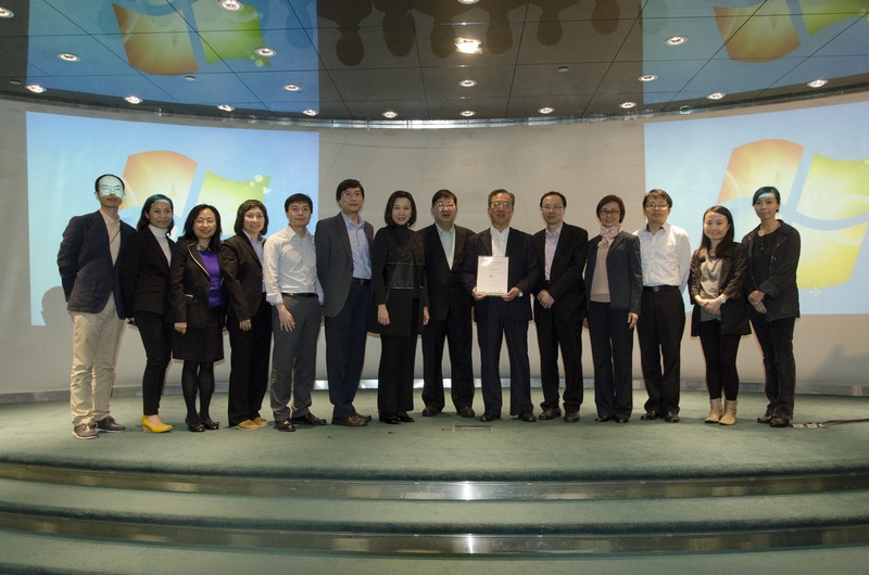 A group photo of Mr Martin Tam and HSMC representatives
