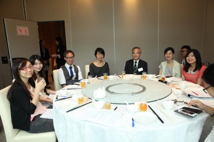 Group Photo of media and HSMC representatives: Prof Raymond So (3rd from left) and Prof ML Tang (3rd from right)