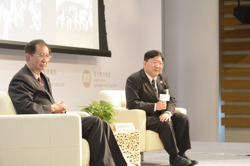 Professor Lee and Professor Ho during the Q&A session