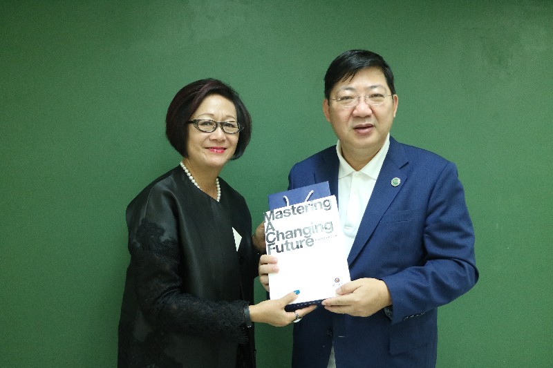 Photo of President Ho and Professor Lam