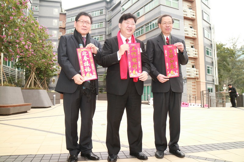 President Simon S M Ho (middle), Provost Gilbert Fong (left), Vice-President Y V HUI (right)