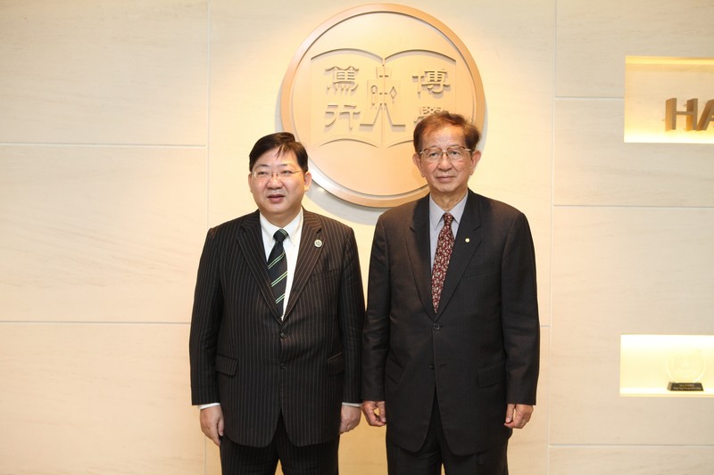 Photos of Professor Lee, President Ho and guests