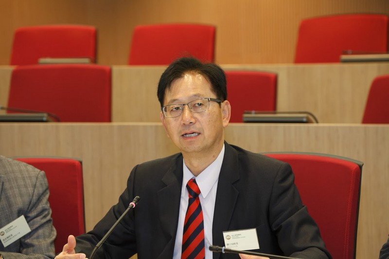 Principal Tam Yat Yuk, Chairman of the Association of Hong Kong Chinese Middle Schools spoke at the meeting