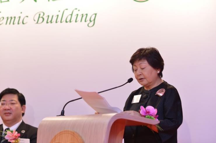 Ms Rose Lee, Chairman of Hang Seng Management College’s Board of Governors and Council gave the welcoming remarks