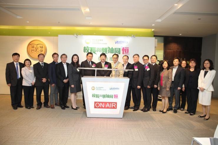 A group photo of the officiating guests, HSMC professors and department heads