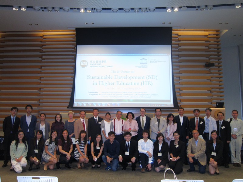 Group photo with Dr Libing Wang (7th from left), Dr Shirley Yeung, (8th from left), Mr Martin Tam, Member of Board of Governors and Chairman of Steering Committee on Campus Expansion, HSMC (9th from left), Ms Leonie Ki, SBS, JP, CPPCC member , National and Yunan Province / Honorary Secretary, Wu Zhi Qiao, Bridge to China, Charitable Foundation (10th from left), Professor Robin Snell, Professor of Management, Lingnan University, Hong Kong (11th from left), moderators, panelists, and guests