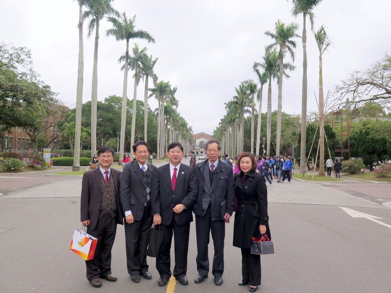 Group photo of HSMC delegation in National Taiwan University campus