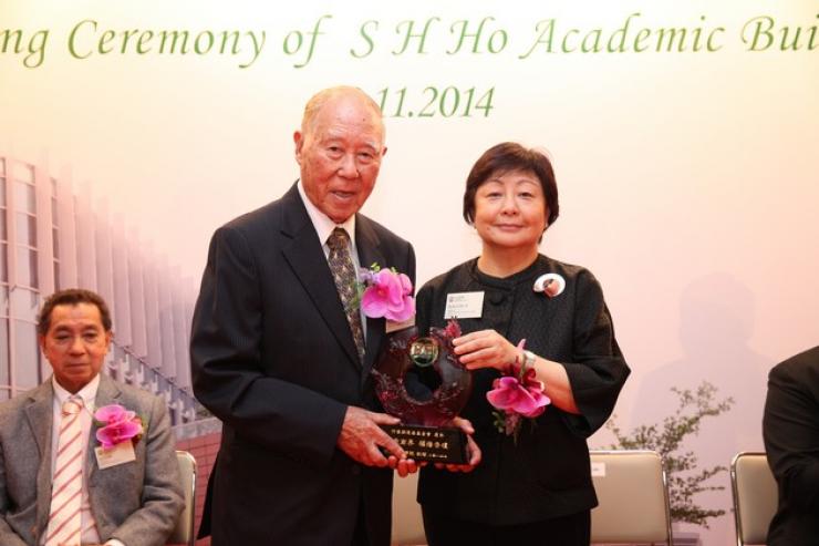 Ms Rose Lee presented a souvenir to The S H Ho Foundation