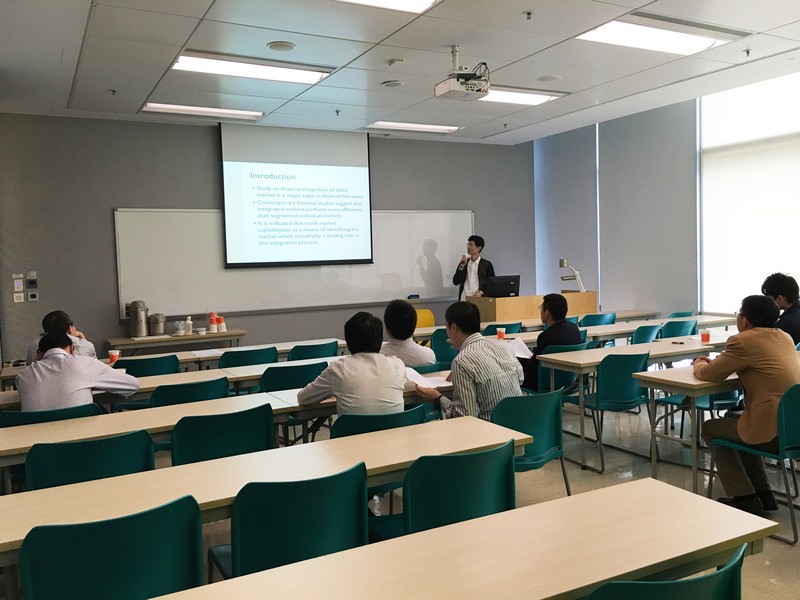 Dr Andy Cheng sharing on his research seminar “Financial Integration: Evidence from China’s Stock Markets”