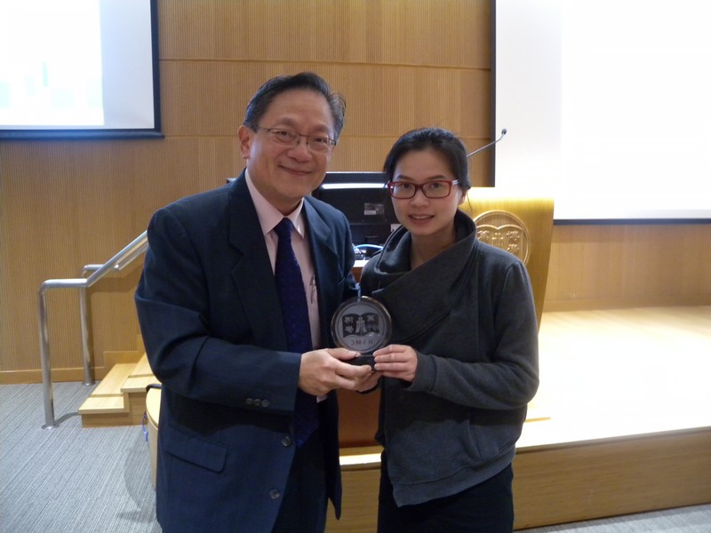 Dr David Chui presenting the token of appreciation to Mr Kwan (left) and Ms Viviane Ho (right)