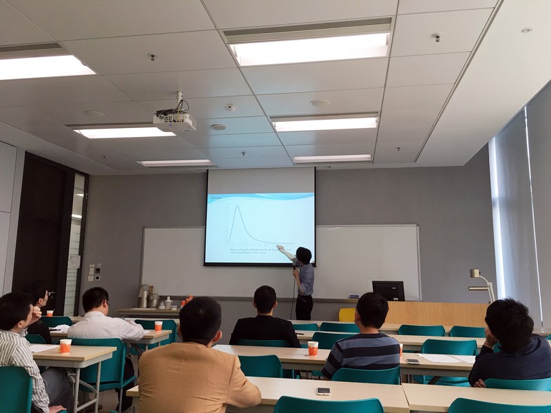 Dr James Cheong sharing on his research seminar “Convergence and Mobility of Rural Household Income in China: New Evidence from a Transitional Dynamics Approach”
