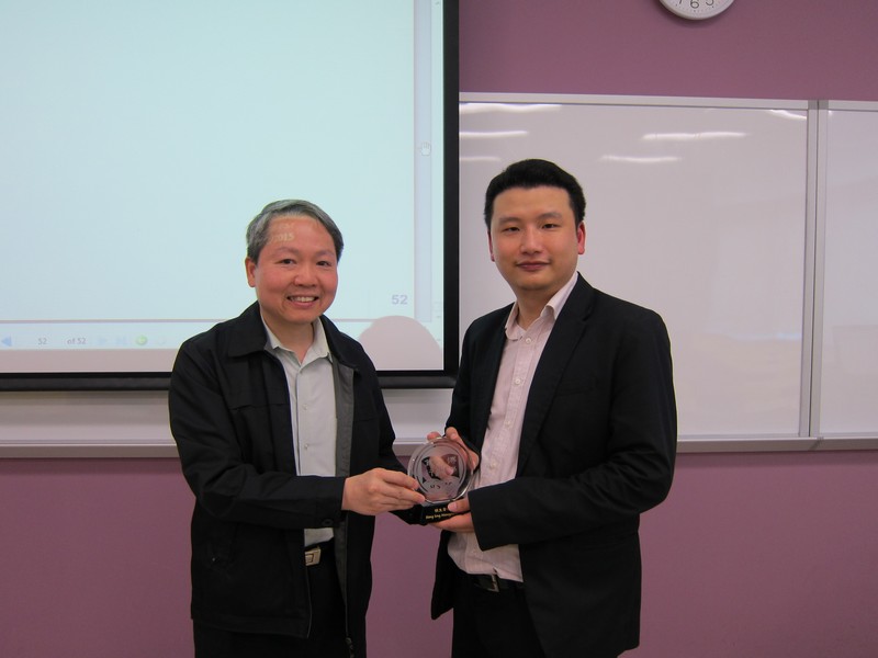 Dr Kenneth Chung, presenting a token of appreciation to Mr Peter Yau
